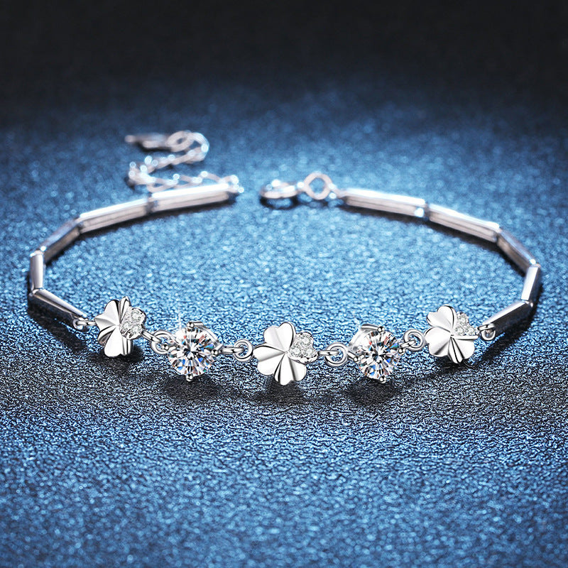 Lucky four-leaf clover moissanite bracelet in 925 silver